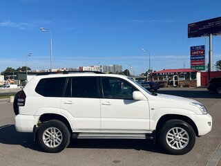 2009 Toyota Land Cruiser Prado 120 Series Рестайлинг, белый, 1700000 рублей, вид 3