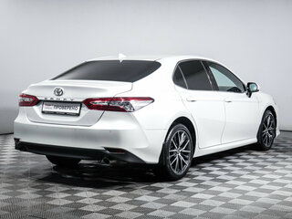 2021 Toyota Camry VIII (XV70) Рестайлинг, белый, 3450000 рублей, вид 5
