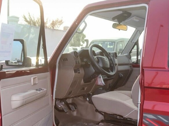 2026 Toyota Land Cruiser 71 70 Series Рестайлинг 2, красный, 10400000 рублей - вид 8