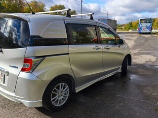 2014 Honda Freed Spike I Рестайлинг, серебристый, 980000 рублей, вид 2