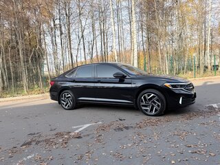 2022 Volkswagen Jetta VII Рестайлинг, чёрный, 2450000 рублей, вид 4