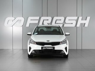 2021 Kia Rio IV Рестайлинг, белый, 1809000 рублей, вид 3