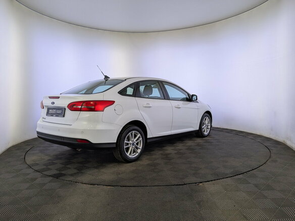 2017 Ford Focus III Рестайлинг, белый, 1550000 рублей - вид 4