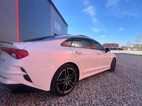 2020 Kia K5 III, белый, 2950000 рублей, вид 4