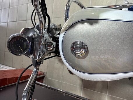 2007 Harley-Davidson XL1200, белый, 750000 рублей, вид 3