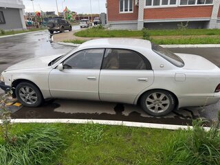 1992 Toyota Crown Majesta I (S140), белый, 600000 рублей, вид 4