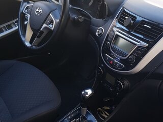 2011 Hyundai Solaris I, белый, 700000 рублей, вид 2