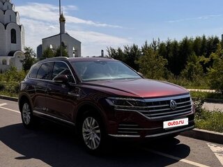 2019 Volkswagen Touareg III, красный, 5190000 рублей, вид 1