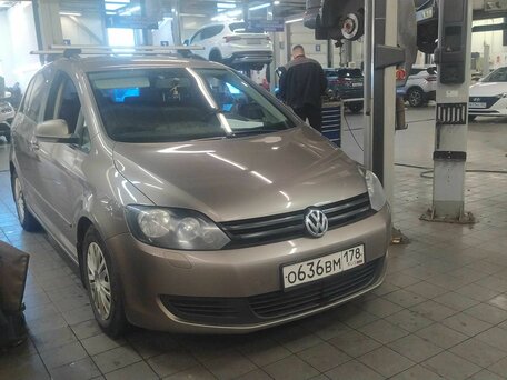 2013 Volkswagen Golf Plus II, серый, 570000 рублей, вид 2