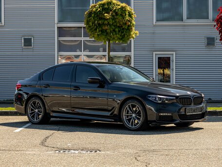 2019 BMW 5 серии 520d xDrive VII (G30/G31/G38), чёрный, 2895000 рублей, вид 3