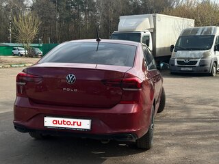 2022 Volkswagen Polo VI, красный, 1700000 рублей, вид 3