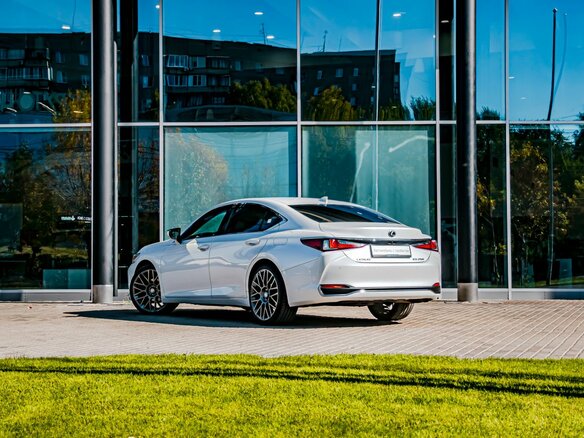 2021 Lexus ES 250 VII, белый, 3180000 рублей - вид 5