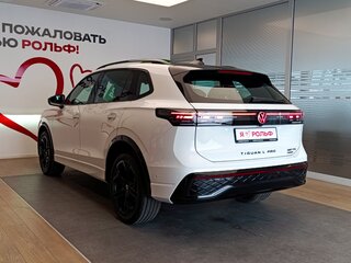 2026 Volkswagen Tiguan L Pro III (China Market), белый, 5390000 рублей, вид 4