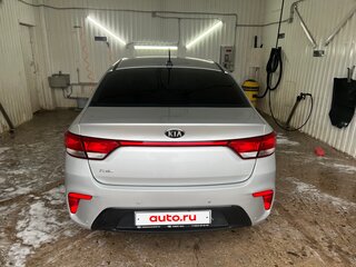 2017 Kia Rio IV, серебристый, 1230000 рублей, вид 4