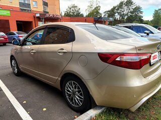 2013 Kia Rio 5-speed III, бежевый, 780000 рублей, вид 5