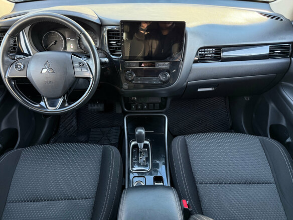2018 Mitsubishi Outlander III Рестайлинг 3, чёрный, 2080000 рублей - вид 10
