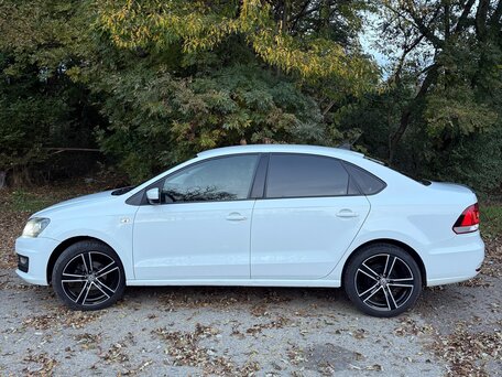 2017 Volkswagen Polo V Рестайлинг, белый, вид 1