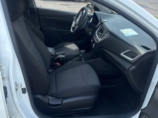 2020 Hyundai Solaris II Рестайлинг, белый, 950000 рублей, вид 5