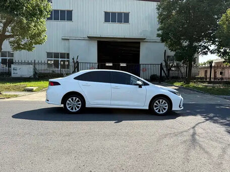 2022 Toyota Corolla XII (E210), белый, 1650000 рублей, вид 3