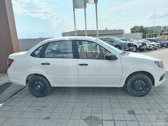 2026 Lada (ВАЗ) Granta I Рестайлинг, белый, 850000 рублей - вид 3