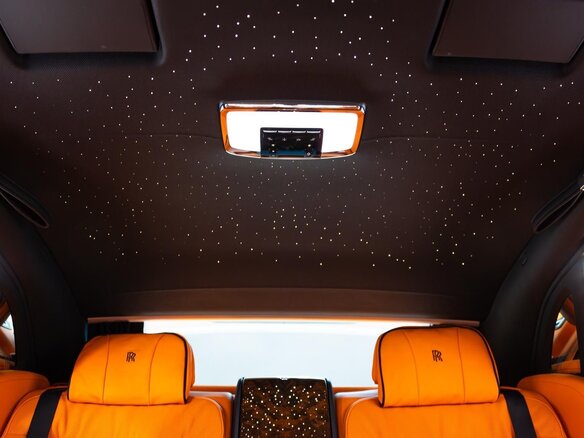 2023 Rolls-Royce Phantom Extended VIII Рестайлинг (Series II), серебристый, 50000000 рублей - вид 4