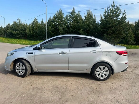 2017 Kia Rio III Рестайлинг, серебристый, 560000 рублей - вид 7