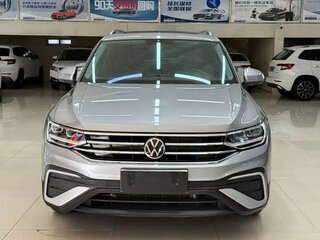 2023 Volkswagen Tiguan II Рестайлинг, серый, 2445000 рублей, вид 3