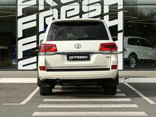 2020 Toyota Land Cruiser 200 Series Рестайлинг 2, белый, 7592000 рублей, вид 4