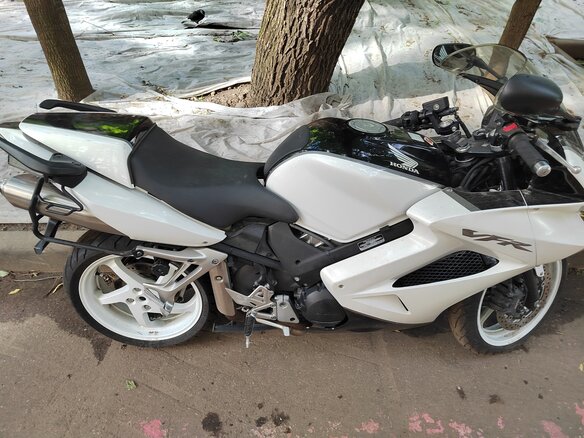 2009 Honda VFR 800, белый, 550000 рублей - вид 1