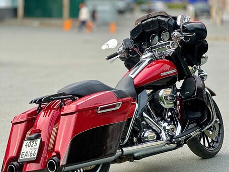 2010 Harley-Davidson Electra Glide, красный, 1150000 рублей, вид 5