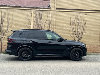 2022 BMW X5 40i IV (G05/G18), чёрный, 6900000 рублей, вид 4