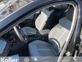 2023 Skoda Octavia IV (A8), чёрный, 3691336 рублей, вид 4