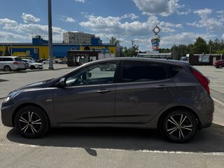 2012 Hyundai Solaris I, чёрный, 700000 рублей, вид 2