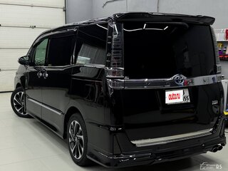 2019 Toyota Voxy III (R80) Рестайлинг, чёрный, 2700000 рублей, вид 2