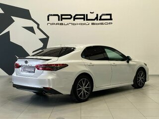 2021 Toyota Camry VIII (XV70) Рестайлинг, белый, 3149900 рублей, вид 4