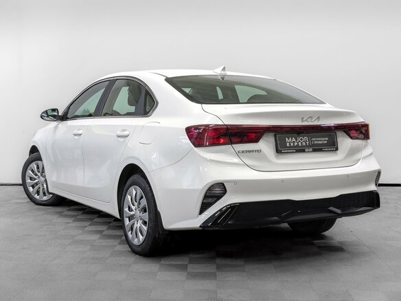 2021 Kia Cerato IV Рестайлинг, белый, 1950000 рублей - вид 6