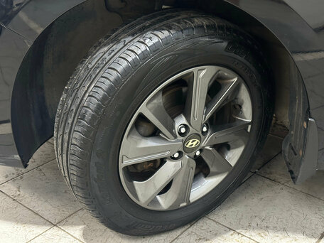 2017 Hyundai Solaris II, чёрный, 1140000 рублей, вид 5