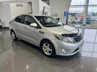 2013 Kia Rio III, серебристый, 895000 рублей, вид 3