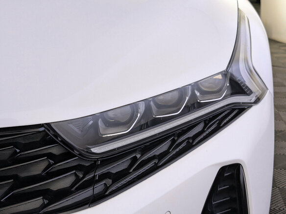 2021 Kia K5 III, белый - вид 10