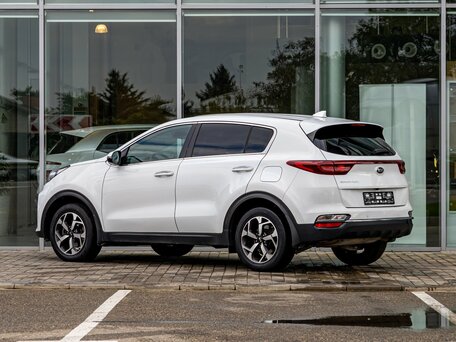2019 Kia Sportage IV Рестайлинг, белый, 1995000 рублей, вид 4