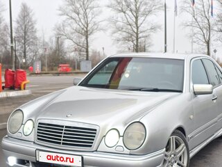 1999 Mercedes-Benz E-Класс 240 II (W210, S210) Рестайлинг, серебристый, 650000 рублей, вид 1