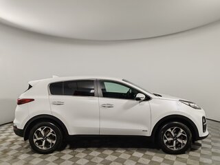 2018 Kia Sportage IV Рестайлинг, белый, 1929000 рублей, вид 4