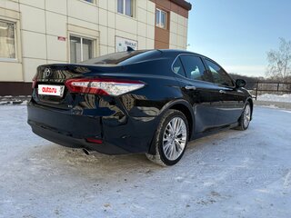 2020 Toyota Camry VIII (XV70), чёрный, 4050000 рублей, вид 4