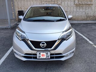 2018 Nissan Note II Рестайлинг, серебристый, 999999 рублей, вид 2