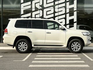 2020 Toyota Land Cruiser 200 Series Рестайлинг 2, белый, 7592000 рублей, вид 5