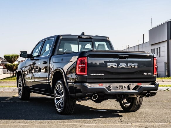 2026 Ram 1500 Crew Cab V Рестайлинг, синий, 10300000 рублей - вид 3