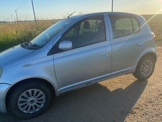 2001 Toyota Vitz I (P10), серебристый, 350000 рублей, вид 3