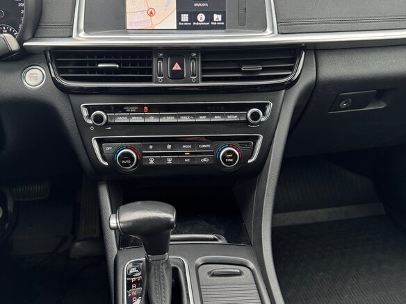 2019 Kia Optima IV Рестайлинг, белый, 2300000 рублей - вид 22