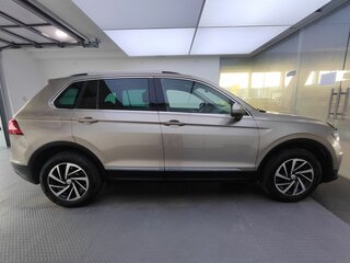 2018 Volkswagen Tiguan II, бежевый, 3150000 рублей, вид 4