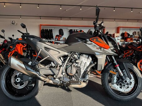 2026 KTM 990 Duke, чёрный, 1299000 рублей, вид 2